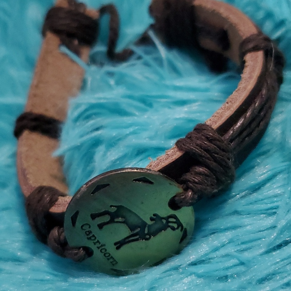 Capricorn hemp in leather bracelet